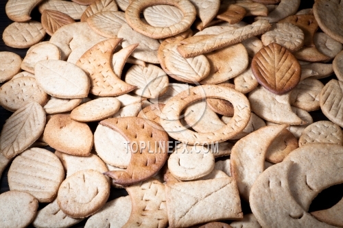 Gingerbread cookies of different shapes 02